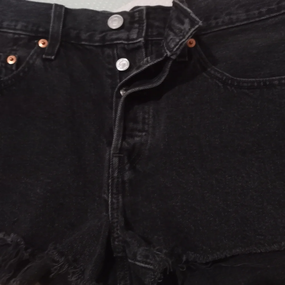 LEVI JEAN SHORT SIZE Unknown - Picture 5 of 16